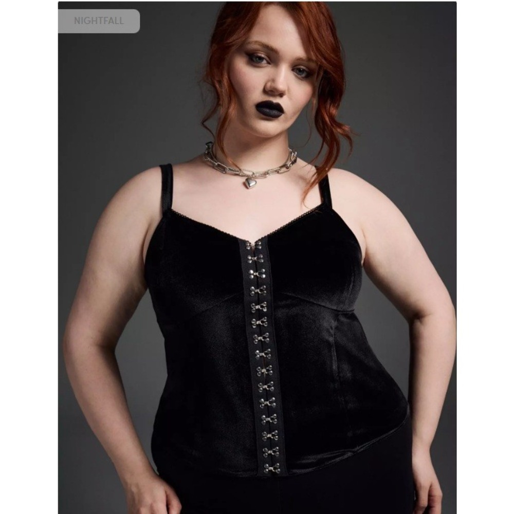 Torrid Women 2 2X Velvet Hook Eye Cami Black Goth Grunge Corset Top